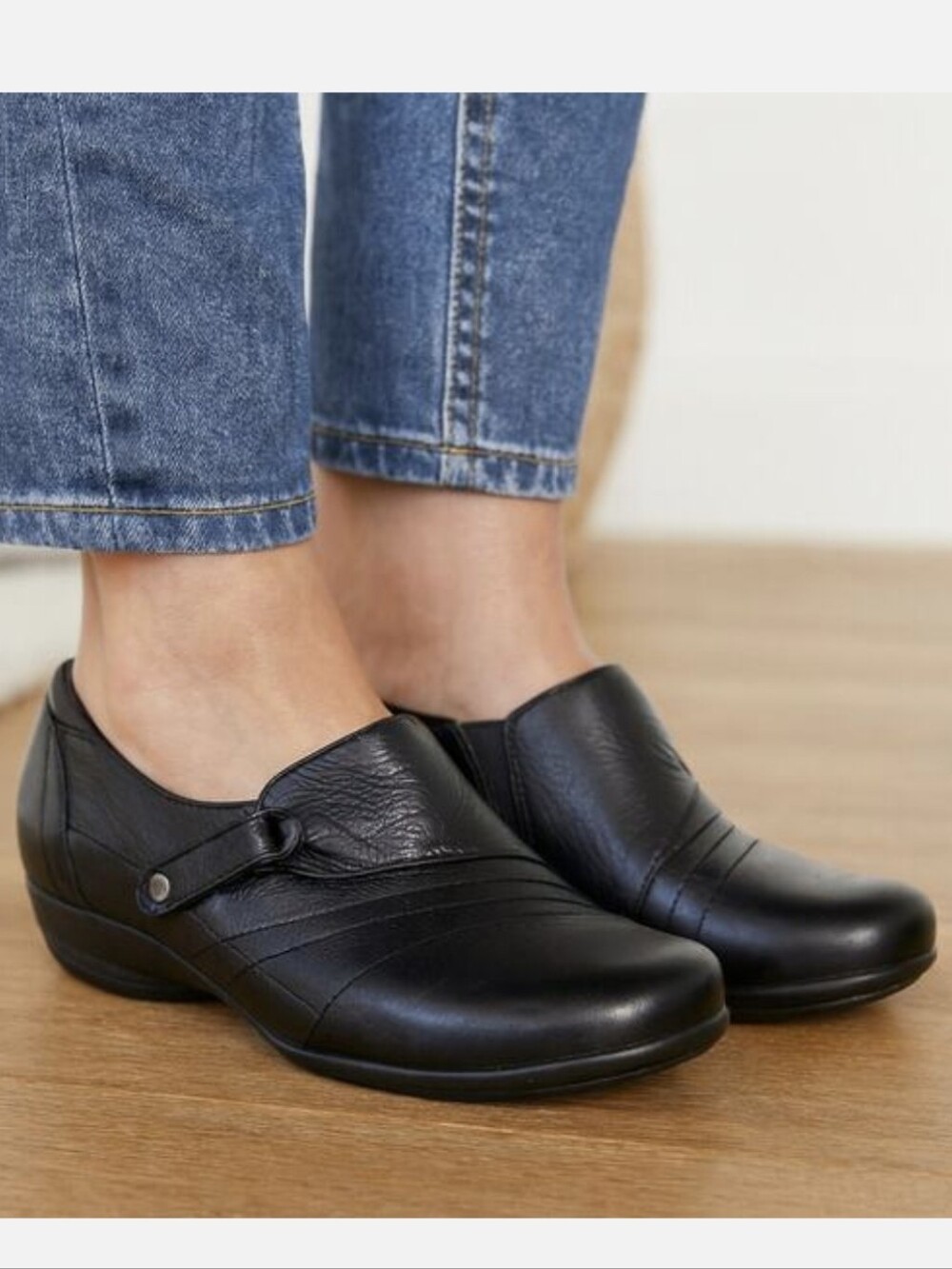 Women's Dansko Franny Black Slip-On Comfort Shoes Size 38.